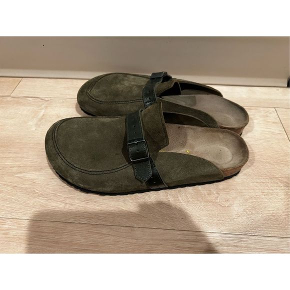 Birkenstock Shoes - Beautiful pair of Birkenstock Buckley Clogs 41/10 women’s